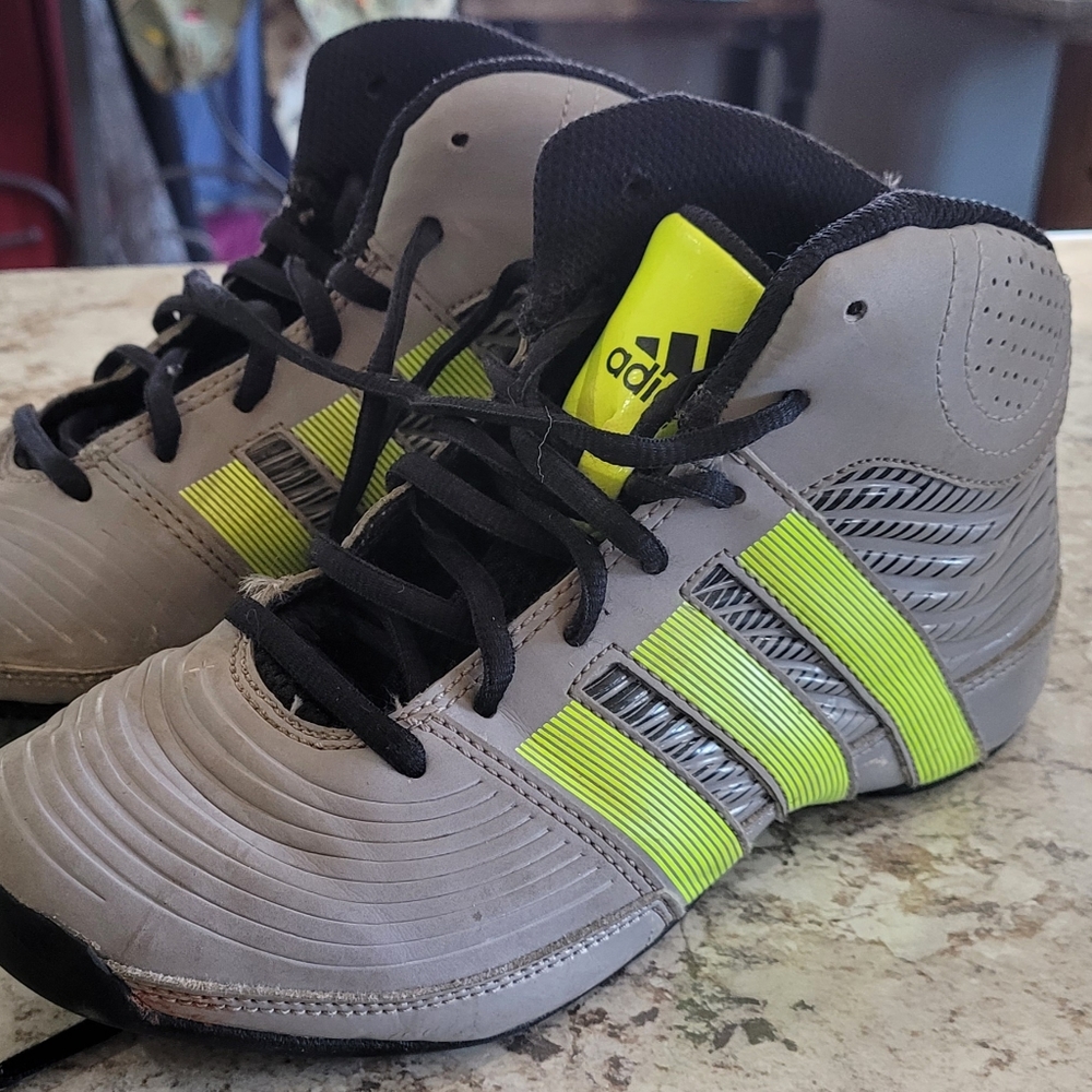Boys Youth 3 Adidas sneakers